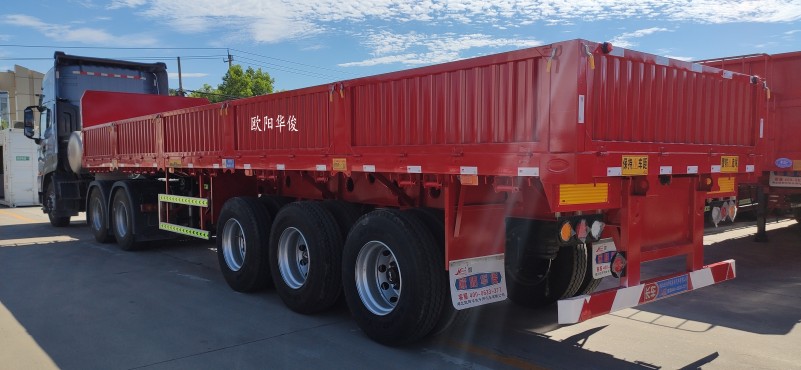 11米輕型欄板半掛車